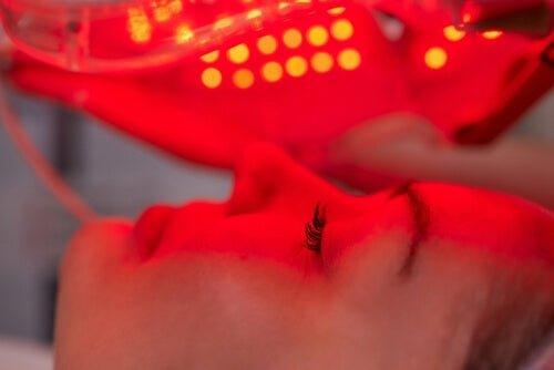 The Science Behind Red Light Therapy and Hair Growth: What You Need to Know - GlintSkin